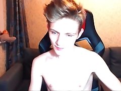 Cute Twink Playing on cam
