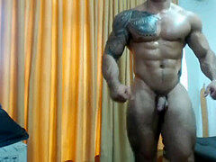 Gay latin, public, bodybuilder