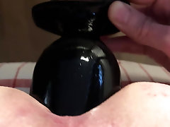 Huge buttplug in tight ass